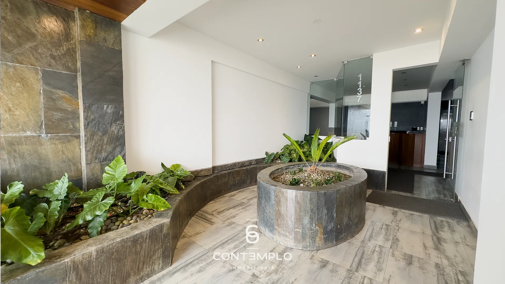 ¡EDIFICIO CON SALIDA AL MALECÓN! VIVE EN ZONA TRANQUILA Y PRIVADA - miniatura 3