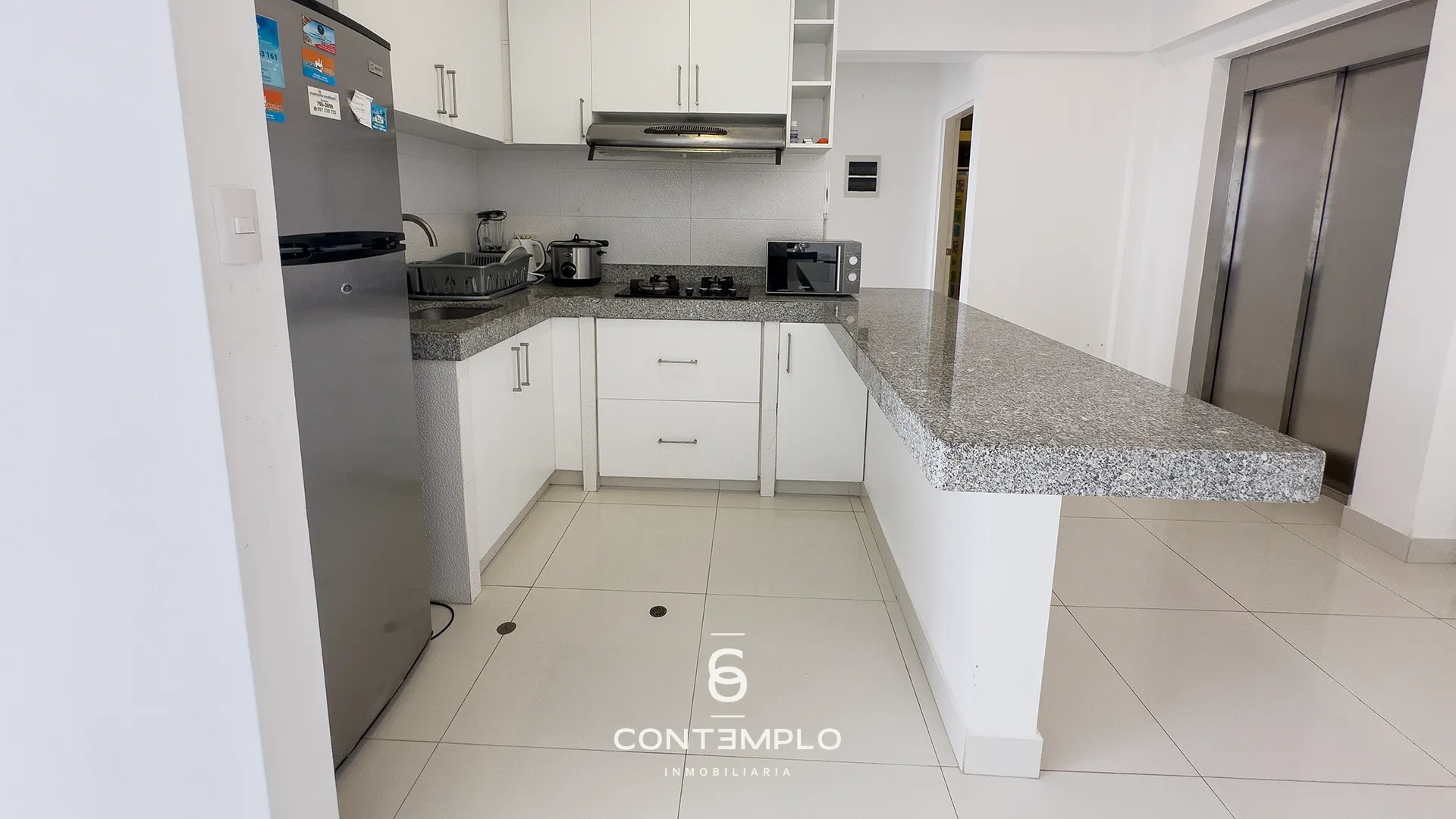 ¡EDIFICIO CON SALIDA AL MALECÓN! VIVE EN ZONA TRANQUILA Y PRIVADA - miniatura 10